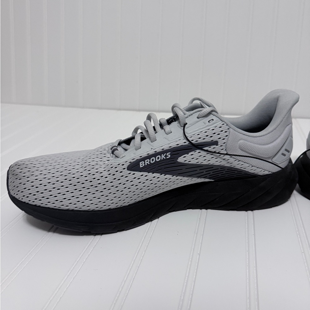 Brooks Men's Light Gray and Black Anthem 6 Running Shoes in Size 14 - Picture 7 of 10